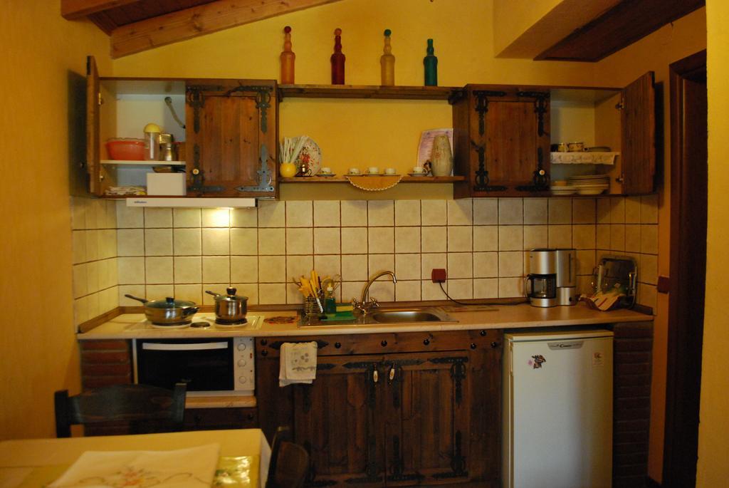 Tzivaeri Hotell Likodhrómion Exteriör bild
