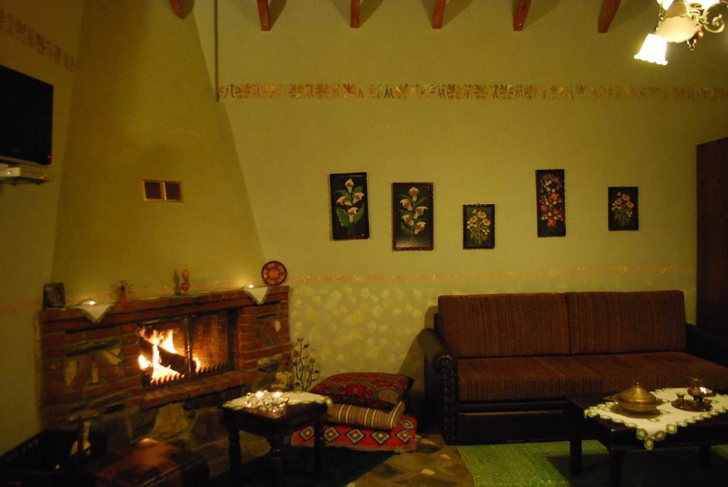 Tzivaeri Hotell Likodhrómion Rum bild